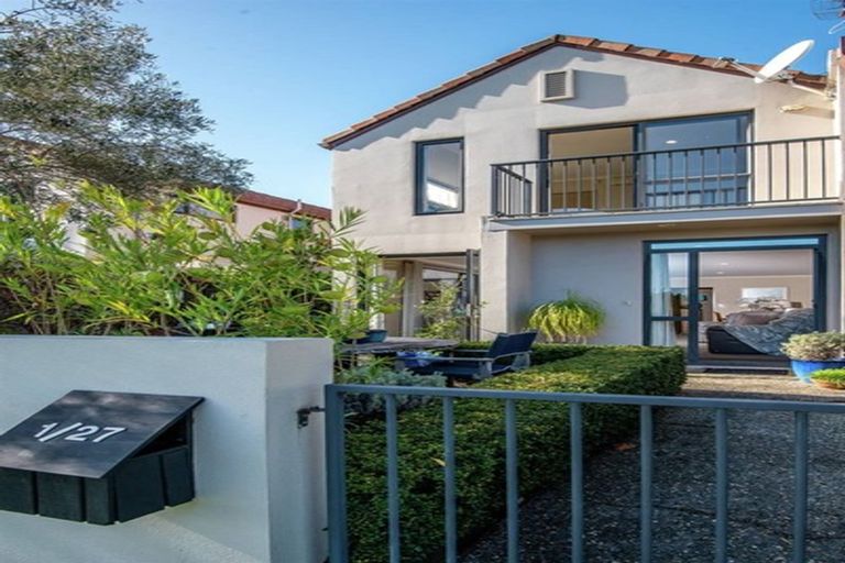 Photo of property in 1/27 Kellaway Drive, East Tamaki, Auckland, 2013