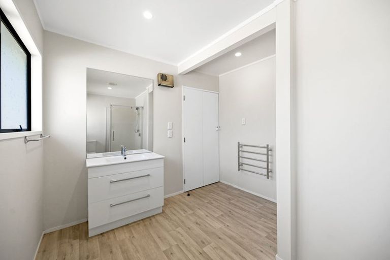 Photo of property in 83 Gilbass Avenue, Hamilton Lake, Hamilton, 3204