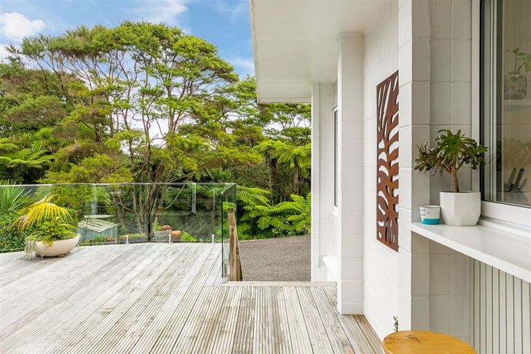 Photo of property in 1040 Scenic Drive North, Swanson, Auckland, 0816