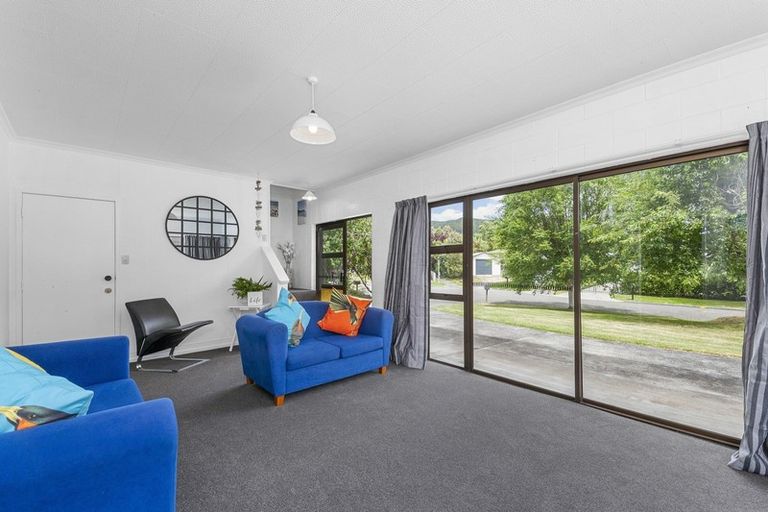Photo of property in 30 Irwin Place, Kinloch, Taupo, 3377