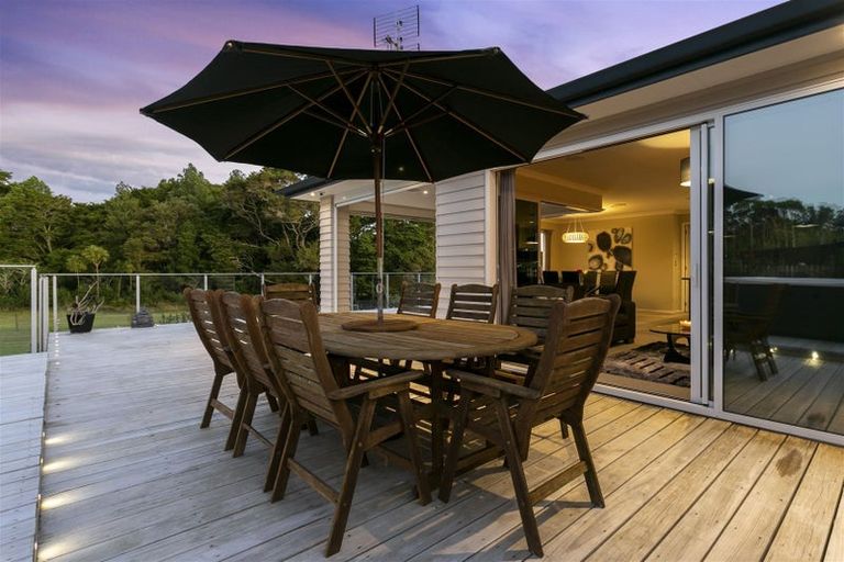 Photo of property in 21 Kahika Grove, Huapai, Kumeu, 0810