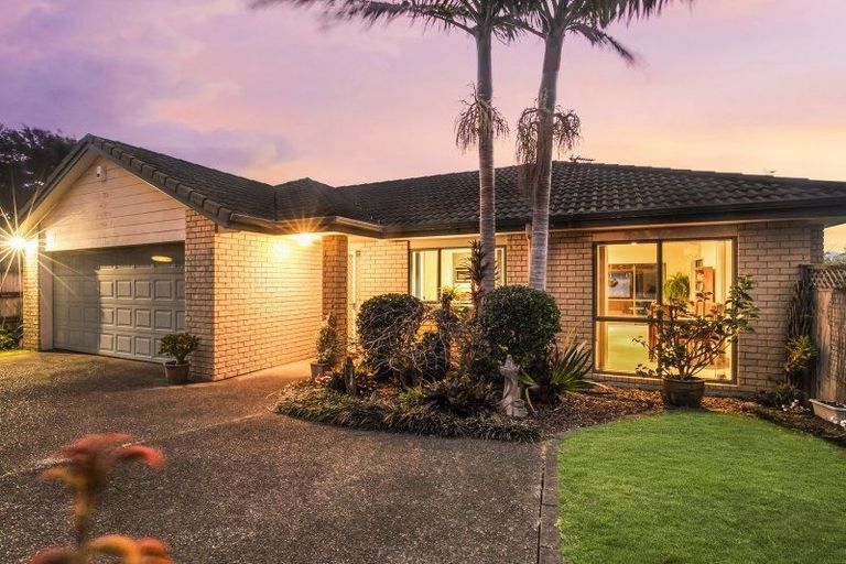 Photo of property in 46 Sandwick Drive, Weymouth, Auckland, 2103