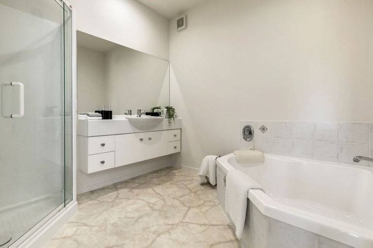 Photo of property in 2/34 Mcbreen Avenue, Northcote, Auckland, 0627