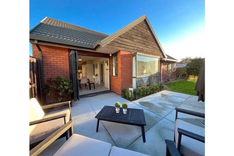 Photo of property in 3/118a Sawyers Arms Road, Northcote, Christchurch, 8052