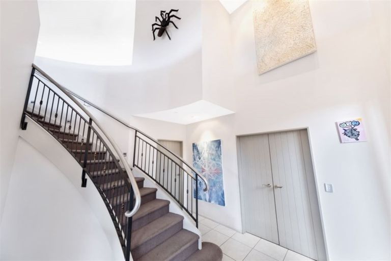 Photo of property in 51 Strowan Road, Strowan, Christchurch, 8052