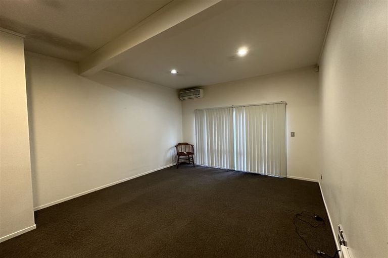 Photo of property in 2/54 Lynwood Road, New Lynn, Auckland, 0600