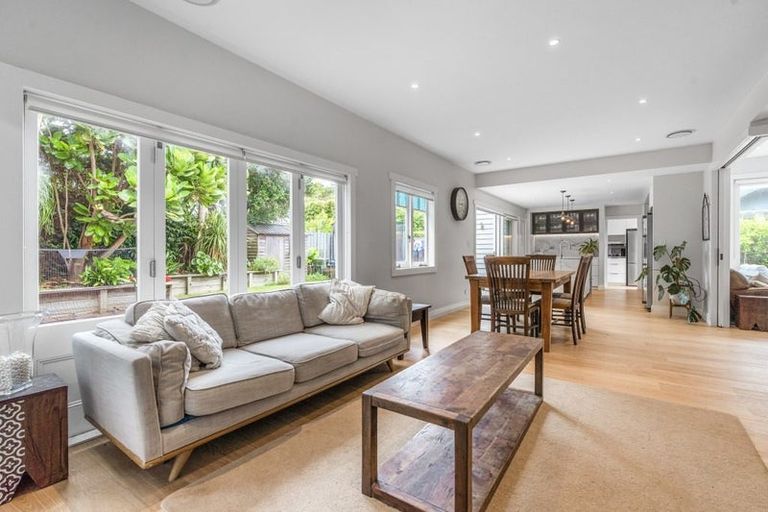 Photo of property in 136 Queen Street, Northcote Point, Auckland, 0627