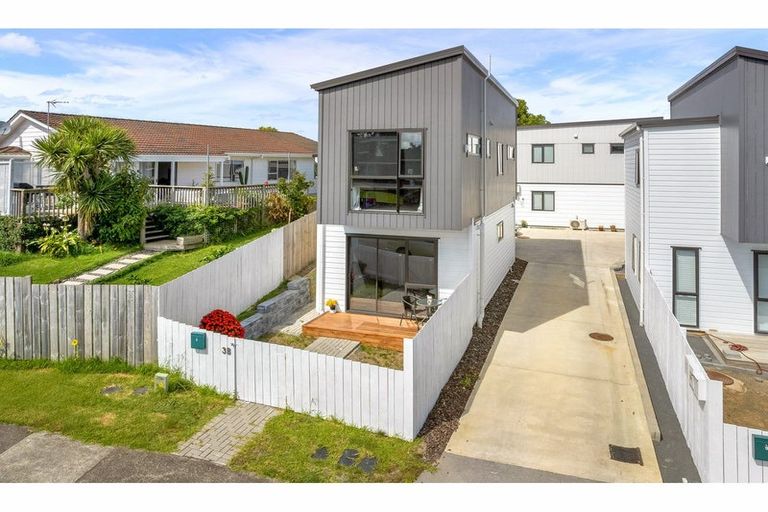 Photo of property in 3b Sheralee Place, Bucklands Beach, Auckland, 2014