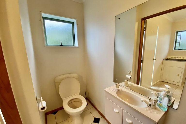 Photo of property in 17 Arirang Rise, Pinehill, Auckland, 0632