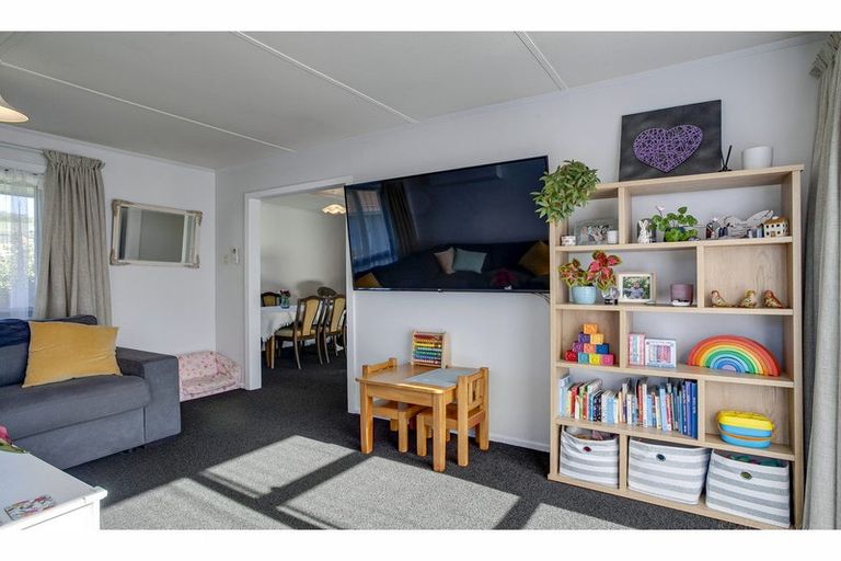 Photo of property in 16 Clyde Carr Crescent, Waimataitai, Timaru, 7910