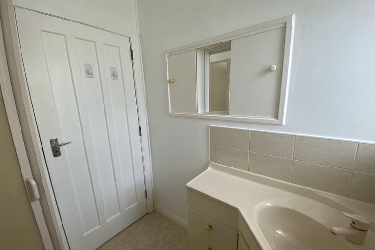 Photo of property in 22 Niccol Avenue, Narrow Neck, Auckland, 0624