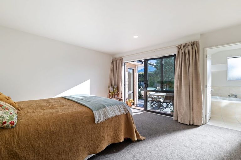 Photo of property in 41 Highcrest Heights, Westmorland, Christchurch, 8025