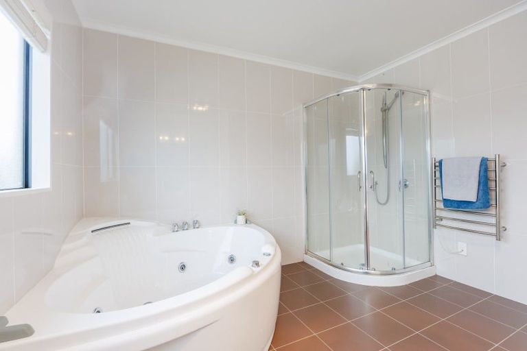 Photo of property in 8 Mulu Place, Fairview Heights, Auckland, 0632