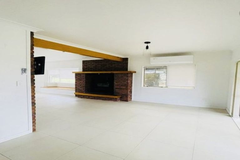 Photo of property in 11 Bream Revel Way, Karaka, Papakura, 2580