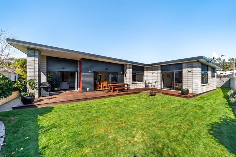 Photo of property in 14 Resolution Drive, Whitby, Porirua, 5024