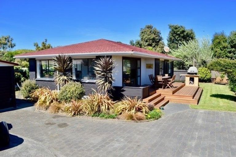 Photo of property in 11a Toi Street, Otaki Beach, Otaki, 5512