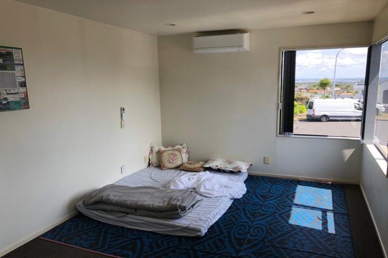 Photo of property in 18 Lobelia Rise, Goodwood Heights, Auckland, 2105