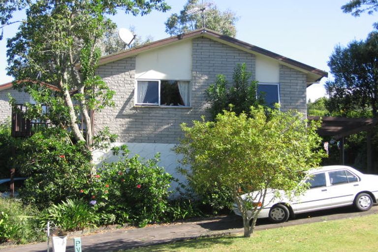Photo of property in 2/13 Redwing Street, Browns Bay, Auckland, 0630