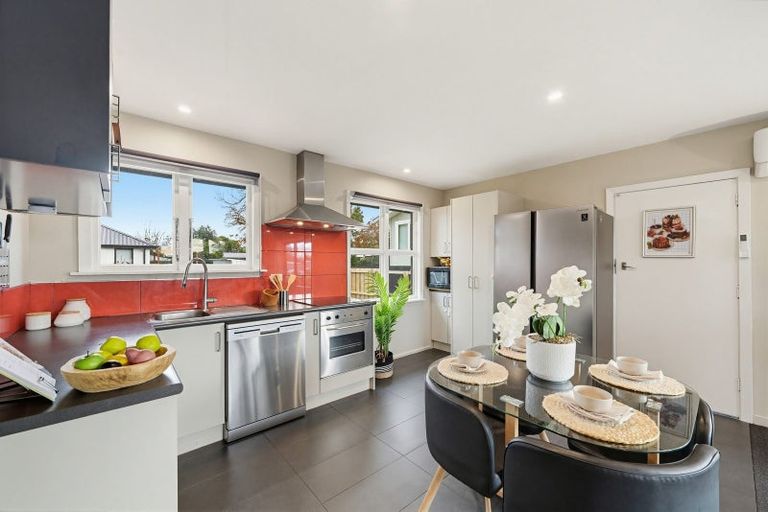 Photo of property in 1/397 Sawyers Arms Road, Harewood, Christchurch, 8051