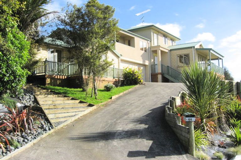 Photo of property in 64 Rauhuia Crescent, Parau, Auckland, 0604