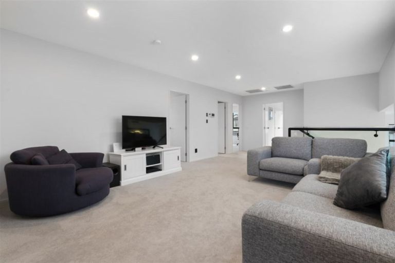 Photo of property in 21 Craigs Way, Hobsonville, Auckland, 0616