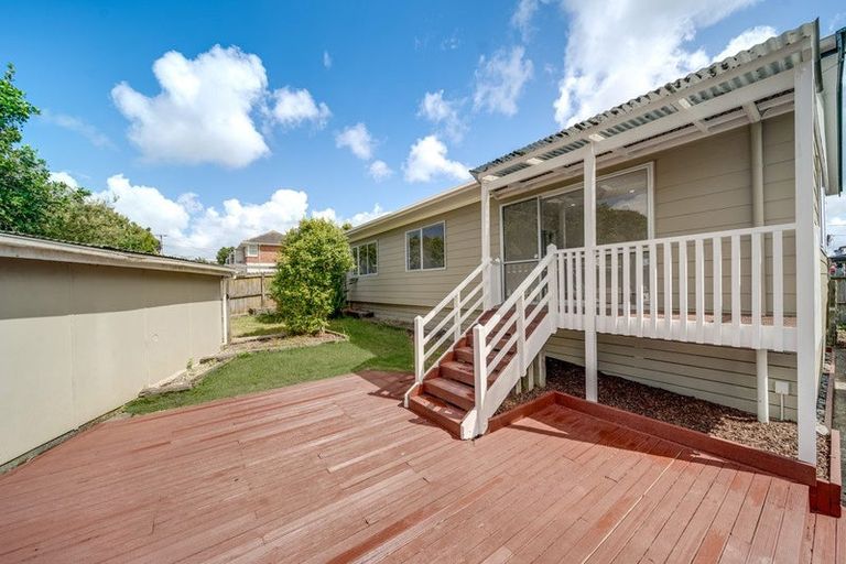 Photo of property in 1/2 Netherlands Avenue, Kelston, Auckland, 0602