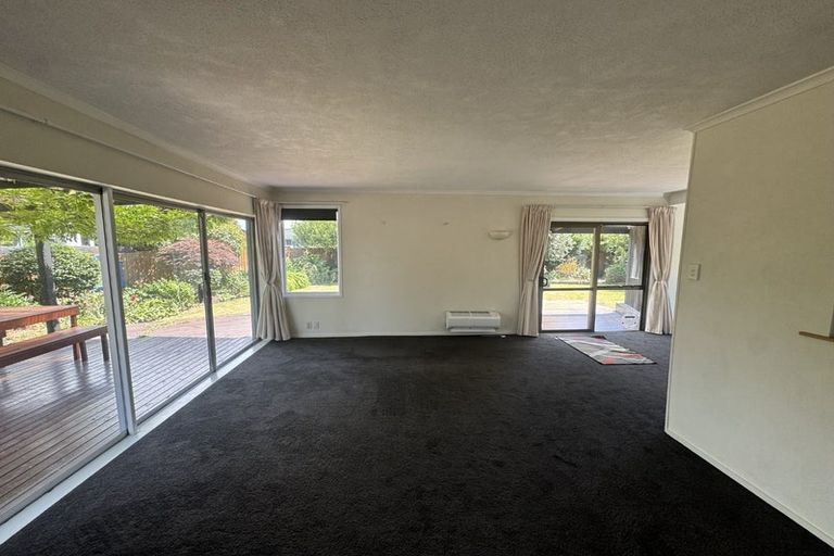 Photo of property in 7 Hannah Place, Redwood, Christchurch, 8051
