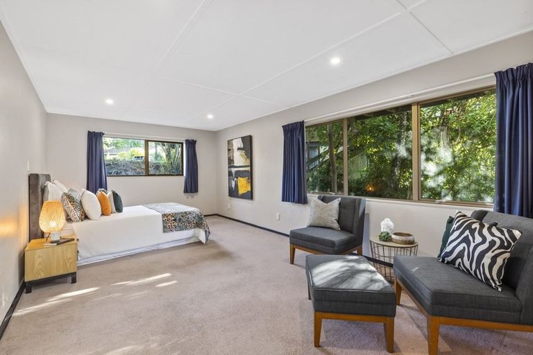 Photo of property in 5 Miromiro Road, Normandale, Lower Hutt, 5010