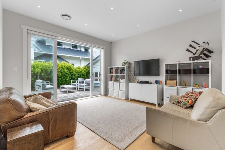 Photo of property in 136 Queen Street, Northcote Point, Auckland, 0627