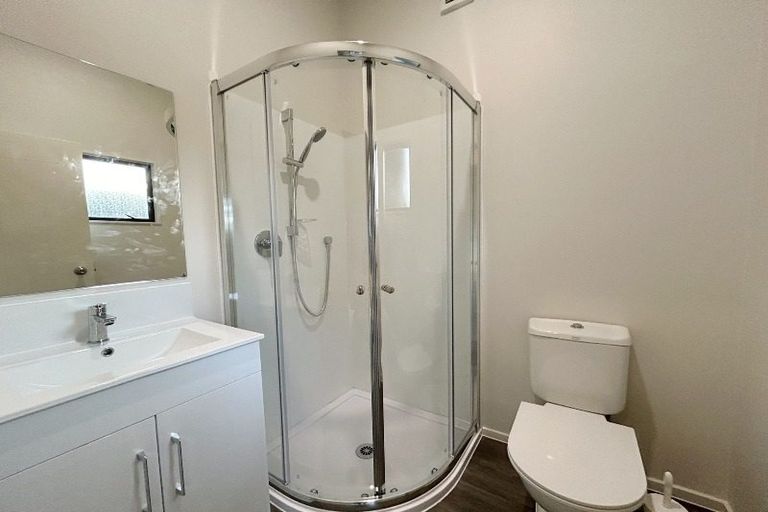 Photo of property in 12 Springwater Vale, Unsworth Heights, Auckland, 0632