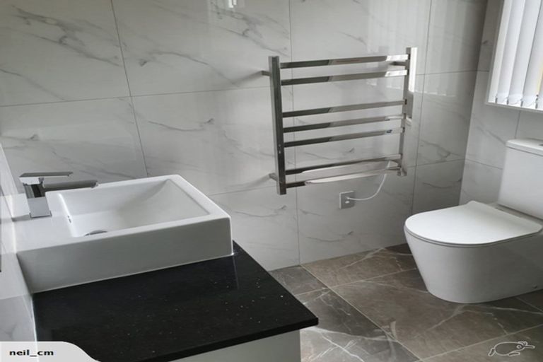 Photo of property in 20 Vinistra Road, Kumeu, 0810