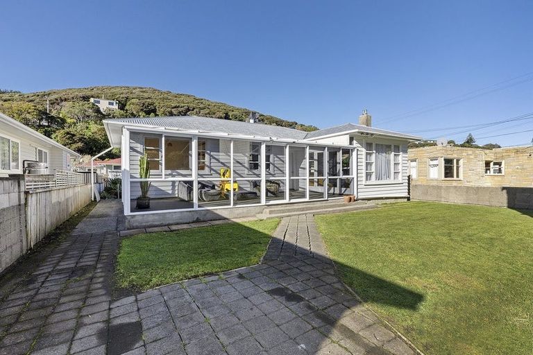 Photo of property in 58 Airlie Road, Plimmerton, Porirua, 5026