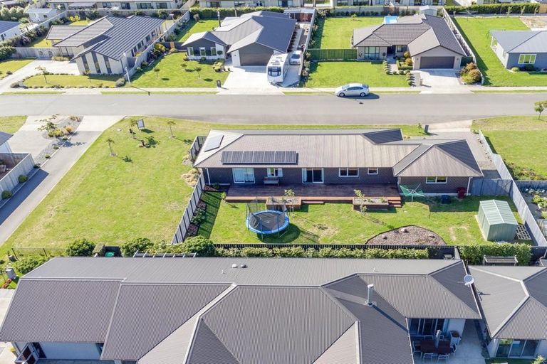 Photo of property in 1 Routhan Way, Carterton, 5713