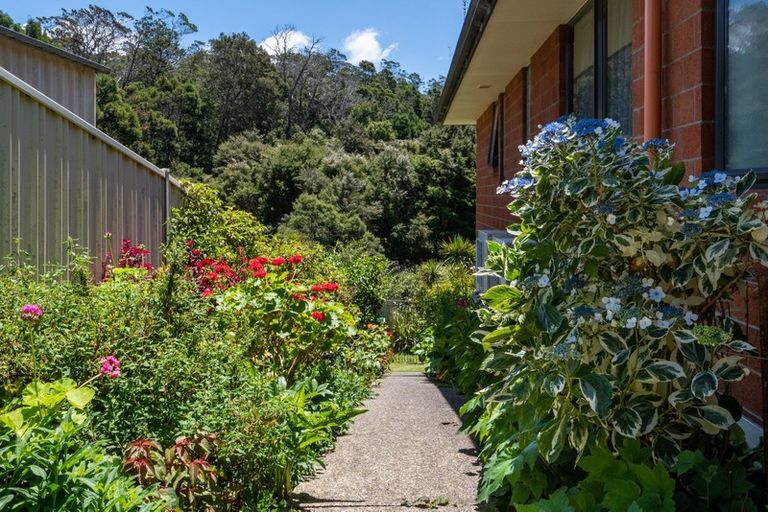 Photo of property in 56 Sapperton Drive, Henderson, Auckland, 0612