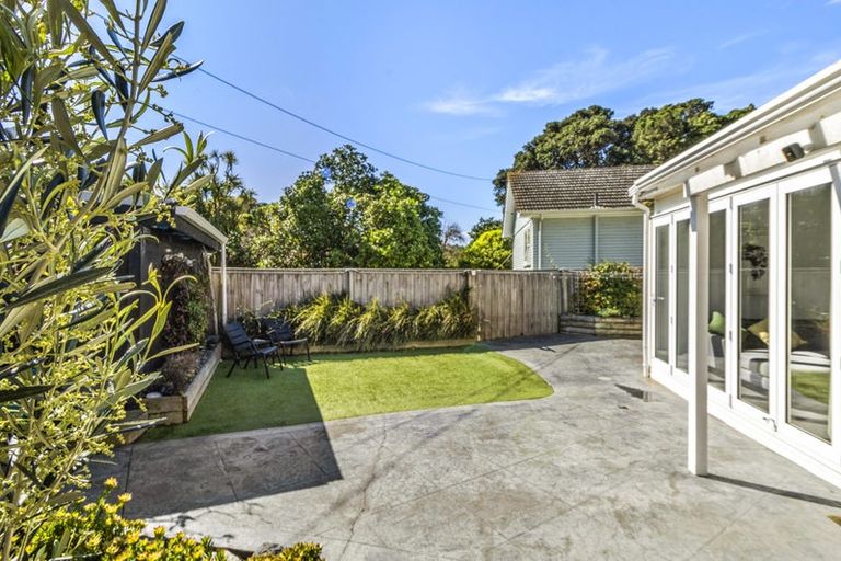 Photo of property in 21 Beach Street, Island Bay, Wellington, 6023