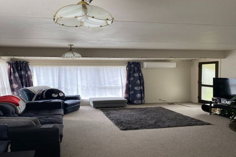 Photo of property in 1/17 Yarrow Place, Papakowhai, Porirua, 5024