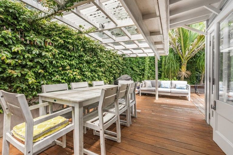 Photo of property in 136 Queen Street, Northcote Point, Auckland, 0627