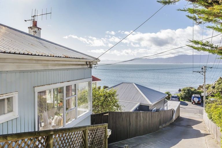 Photo of property in 2 Beere Haven Steps, Seatoun, Wellington, 6022