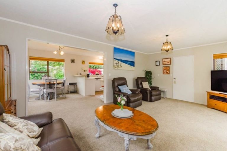 Photo of property in 21 Nugget Grove, Raumati Beach, Paraparaumu, 5032