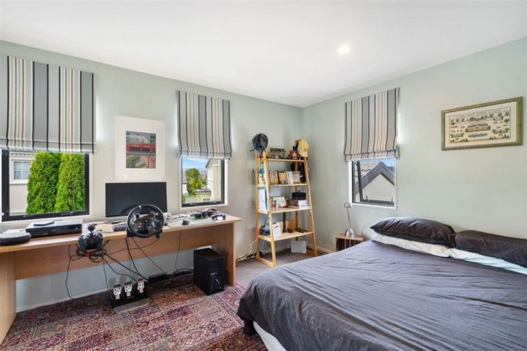 Photo of property in 2 Hogarth Lane, Burnside, Christchurch, 8053