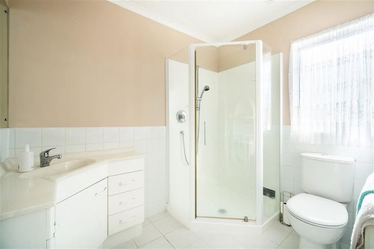 Photo of property in 48 Hogarth Rise, West Harbour, Auckland, 0618