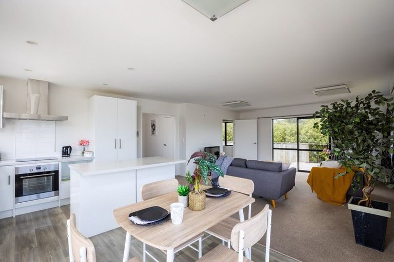 Photo of property in 11 Heta Road, Highlands Park, New Plymouth, 4312