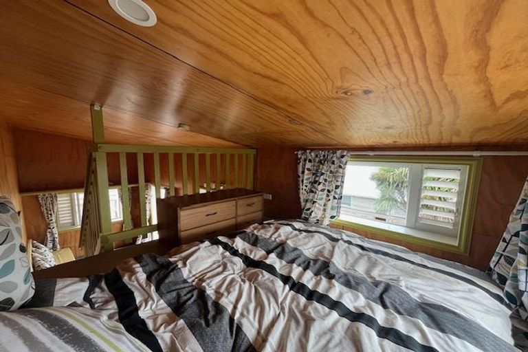 Photo of property in 51 Onewa Road, Northcote, Auckland, 0627
