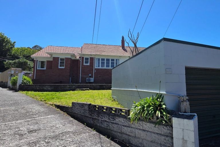 Photo of property in 18 Wavell Street, Karori, Wellington, 6012