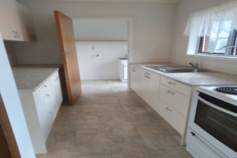 Photo of property in 2/11 Manuka Road, Bayview, Auckland, 0629