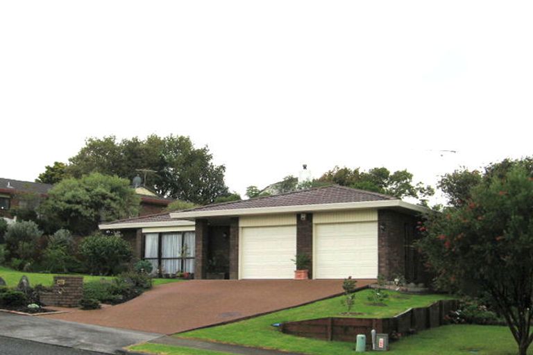 Photo of property in 29 Lexington Drive, Botany Downs, Auckland, 2010