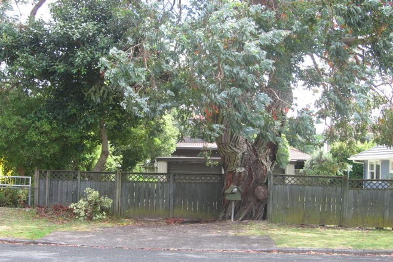 Photo of property in 4 Livingstone Street, Milford, Auckland, 0620