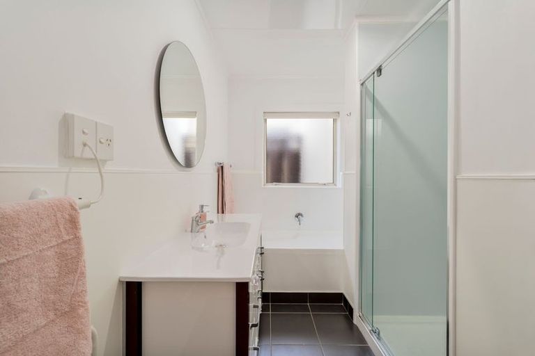 Photo of property in 25c Buscomb Avenue, Henderson, Auckland, 0610