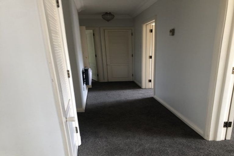 Photo of property in 1 Bambery Court, Palmerston North, 4414