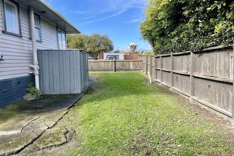 Photo of property in 12 Strid Road, Te Atatu South, Auckland, 0610